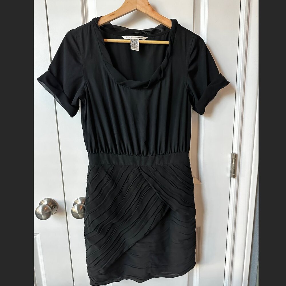Diane von Furstenberg Women's Celia Black Scoop Neck Sheath Dress Size 6
